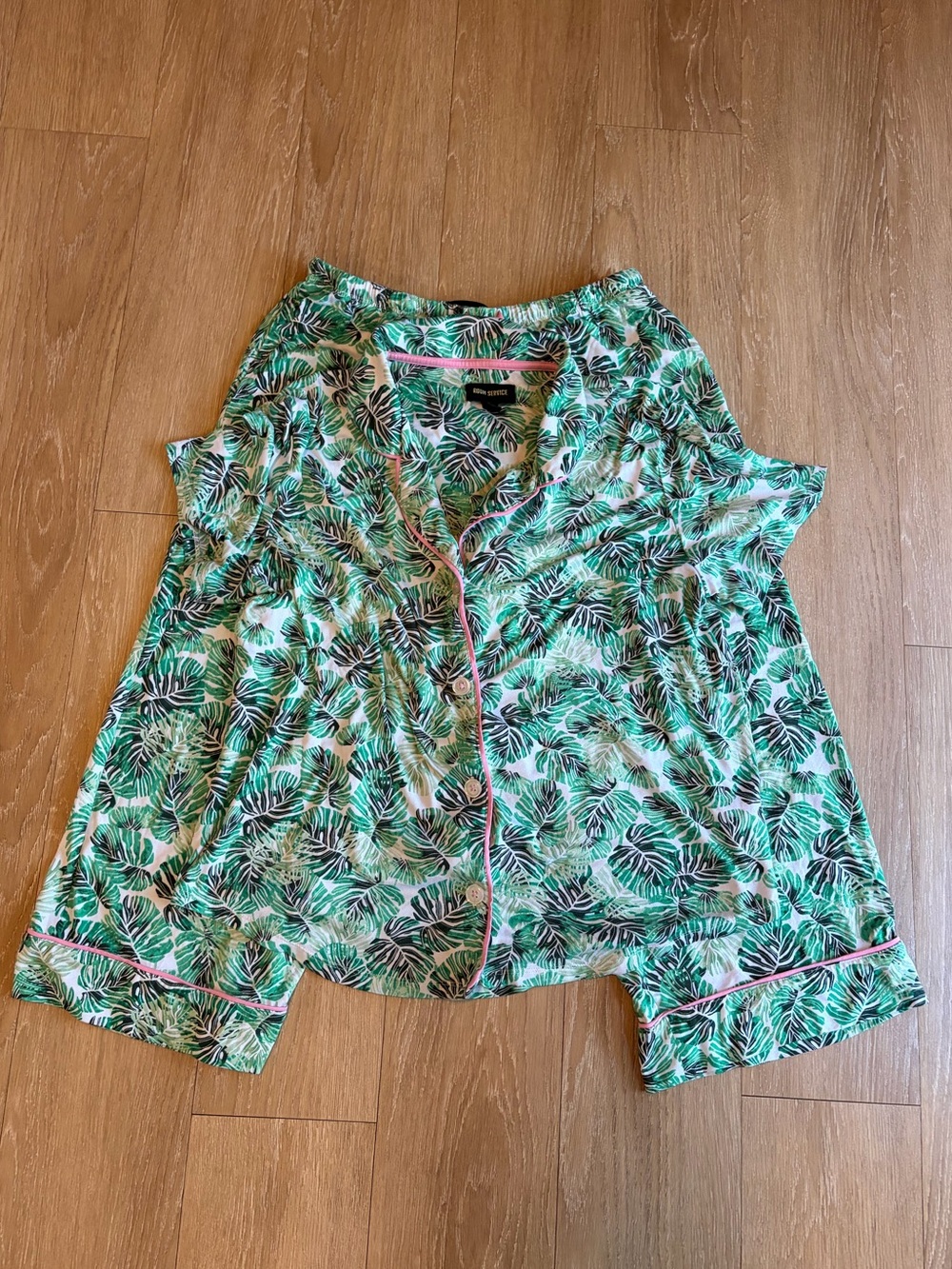 Tropical Green Leaf-Print Short-Sleeve & Capris Pajama Set - Picture 9 of 16